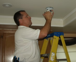 agoura hills electrician installing recessed lighitng